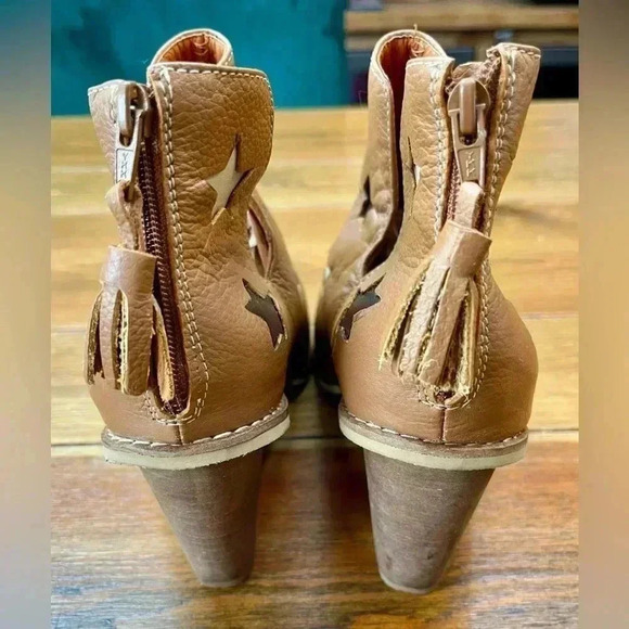 Silvia Cobos | Shoot for the Moon | Honey | Cowboy Cowgirl Boots 7 - Picture 4 of 6